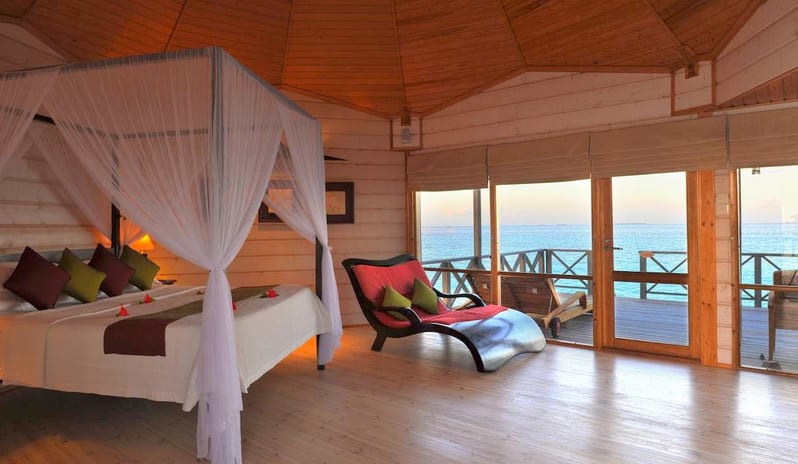 Komandoo Island Resort & Spa-Jucuzzi Beach Villa 01_1017